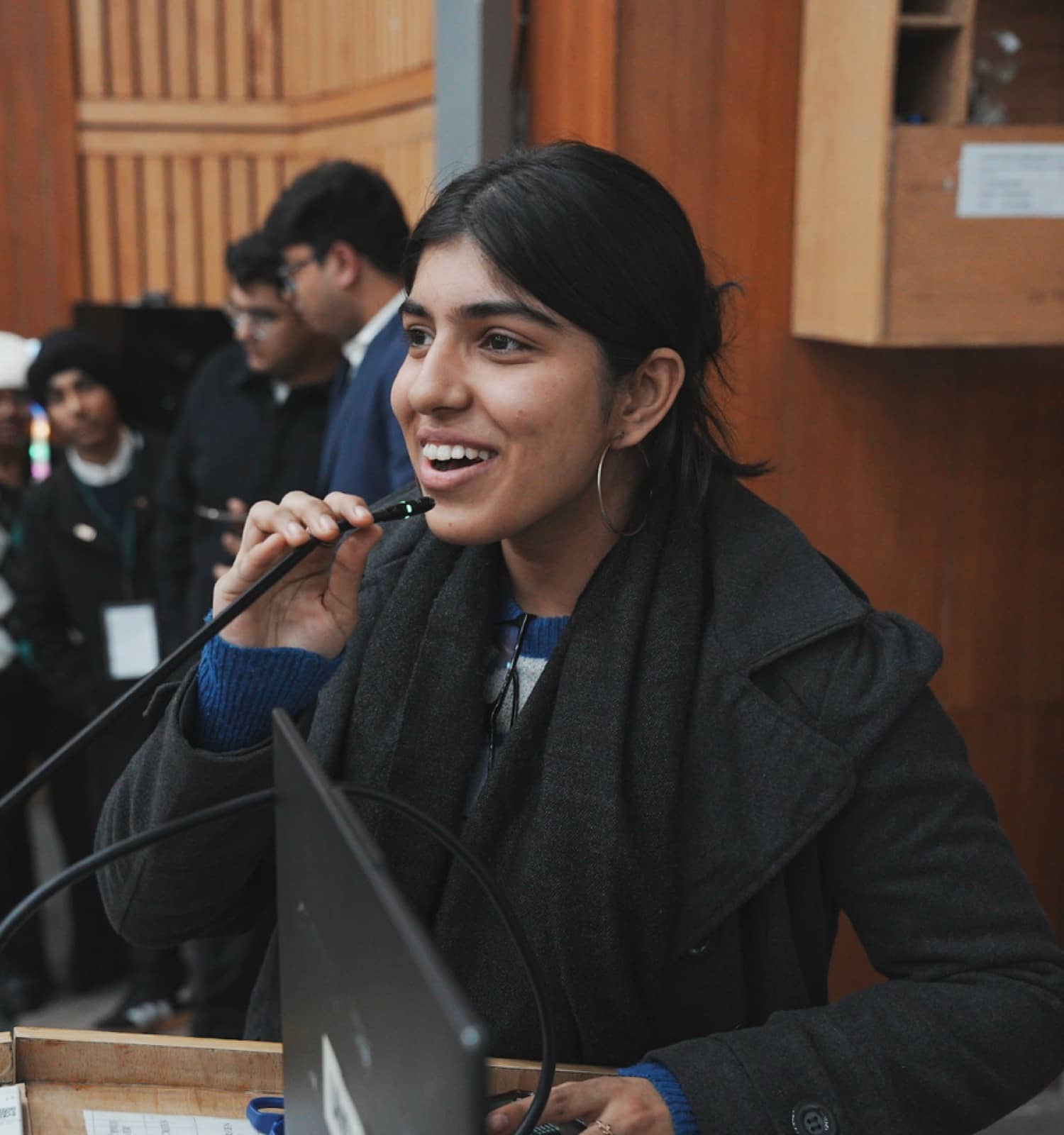 A student speaking at the microphone in a Taivas session